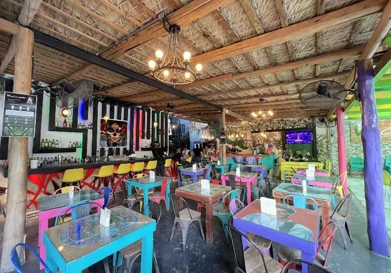 هتل Deluxe Studios Playa Los Corales