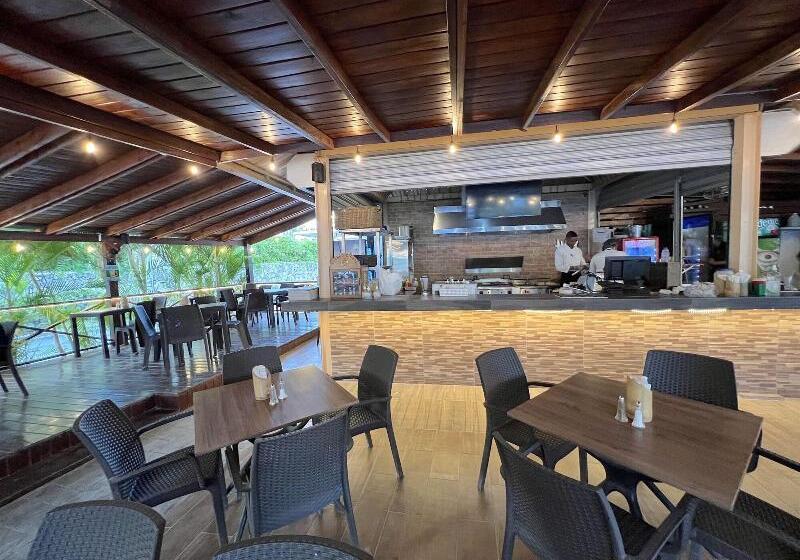 Hotel Deluxe Studios Playa Los Corales