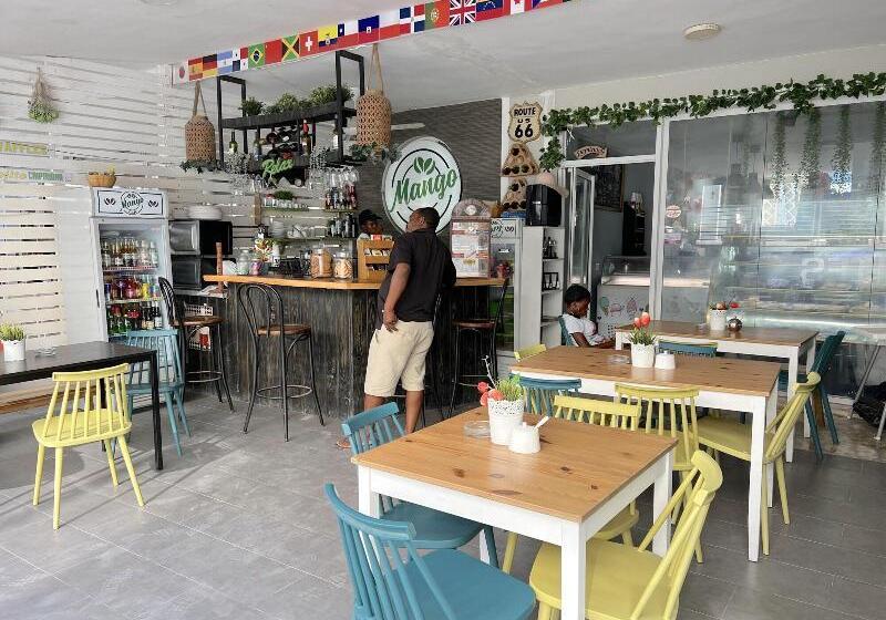 Hotel Deluxe Studios Playa Los Corales