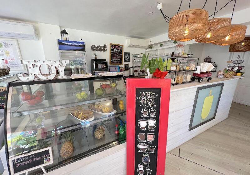 Hotel Deluxe Studios Playa Los Corales