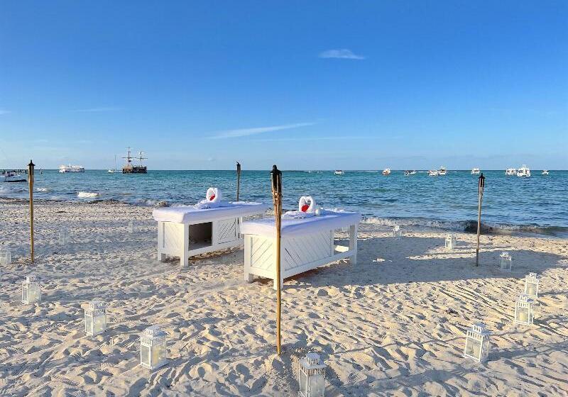 Hotel Deluxe Studios Playa Los Corales