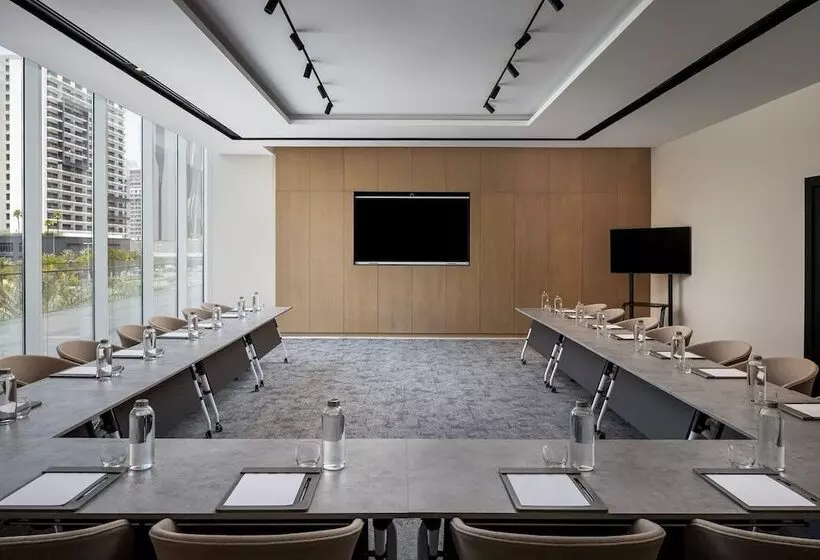 هتل Grand Millennium Business Bay