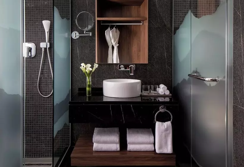 هتل Grand Millennium Business Bay