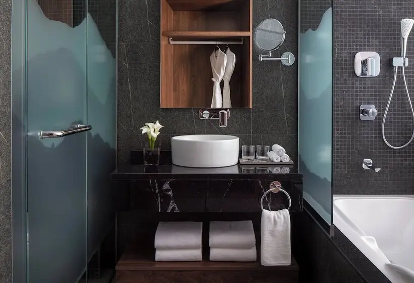 هتل Grand Millennium Business Bay