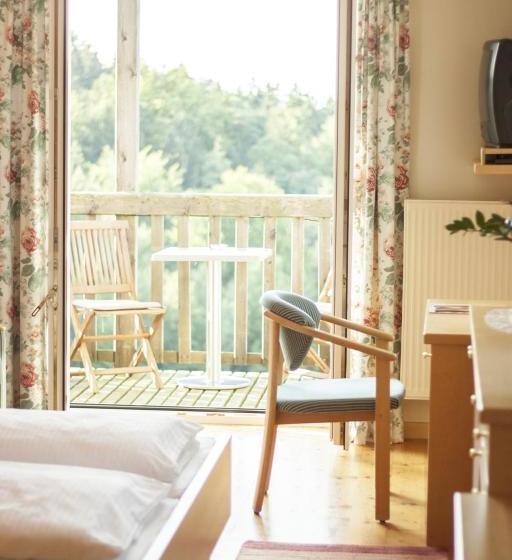 Bed and Breakfast Bacchuskeller Eva Lambauer