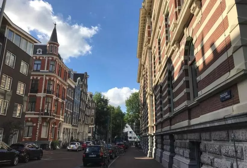 تختخواب و صبحانه Balay Amsterdam