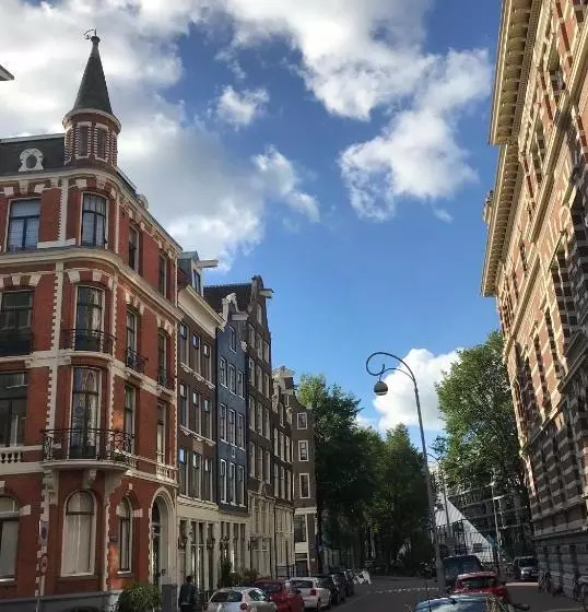 تختخواب و صبحانه Balay Amsterdam