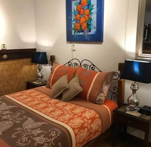 تختخواب و صبحانه Balay Amsterdam