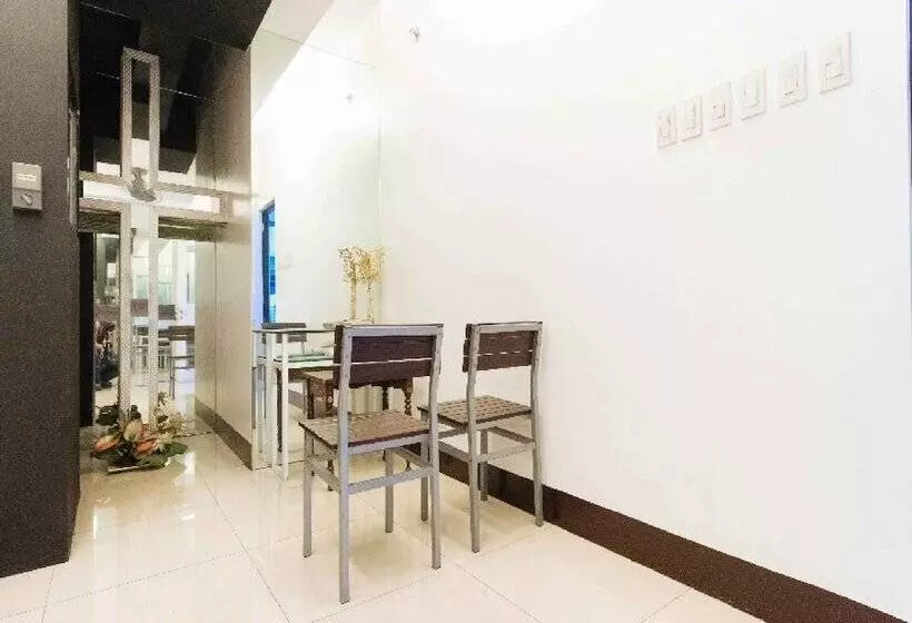 ホテル Reddoorz Plus At Banawe Quezon City