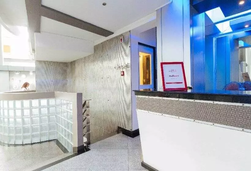 ホテル Reddoorz Plus At Banawe Quezon City