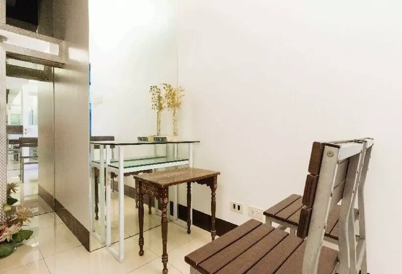 ホテル Reddoorz Plus At Banawe Quezon City