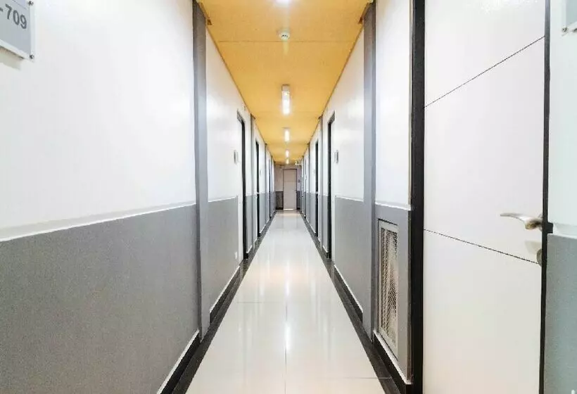 ホテル Reddoorz Plus At Banawe Quezon City