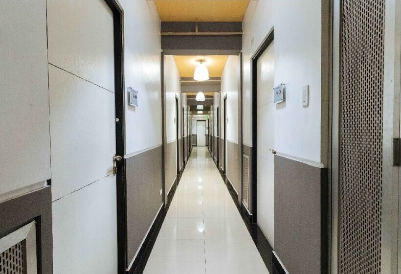 Hotel Reddoorz Plus At Banawe Quezon City