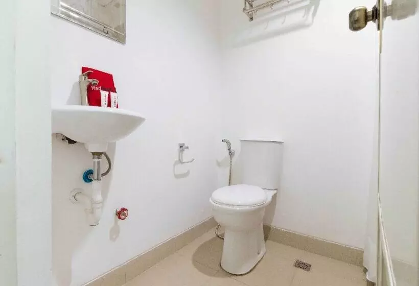 ホテル Reddoorz Plus At Banawe Quezon City