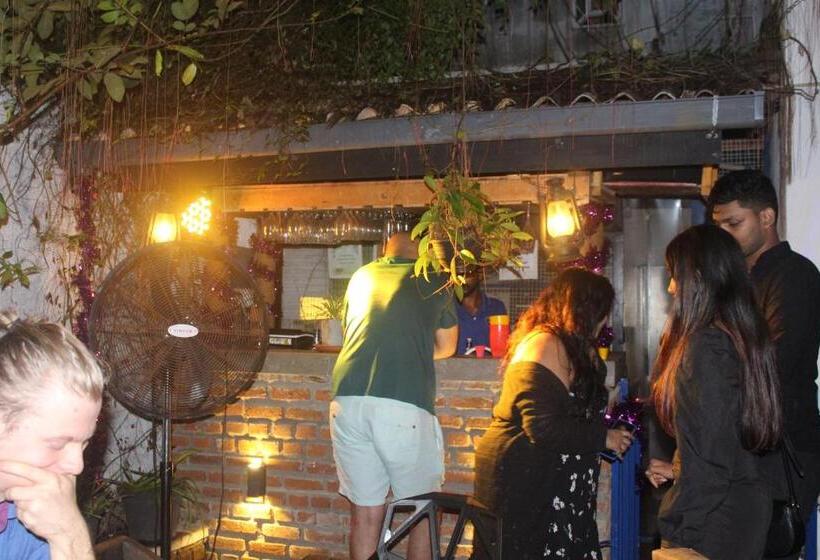 Seconds Hostel   Colombo