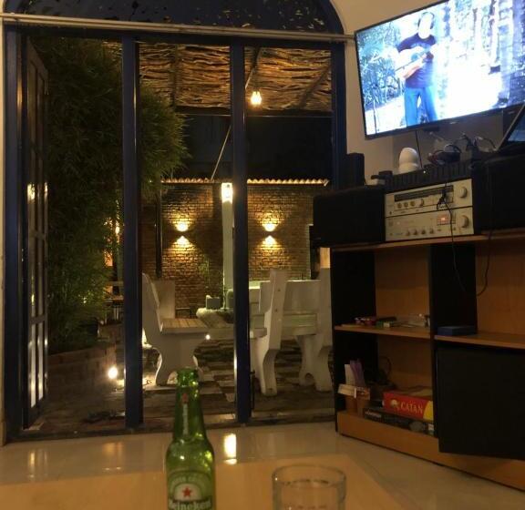 Seconds Hostel   Colombo