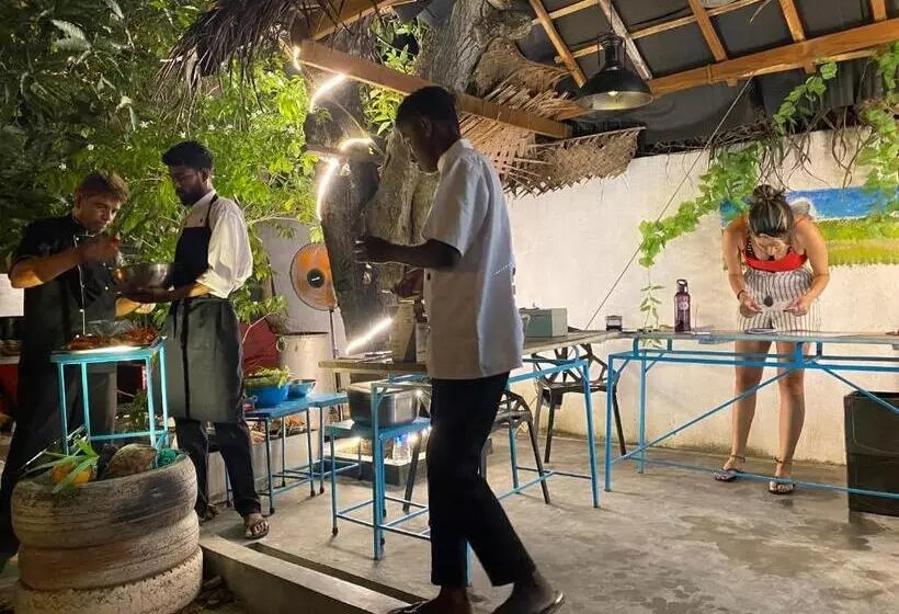 Seconds Hostel   Colombo