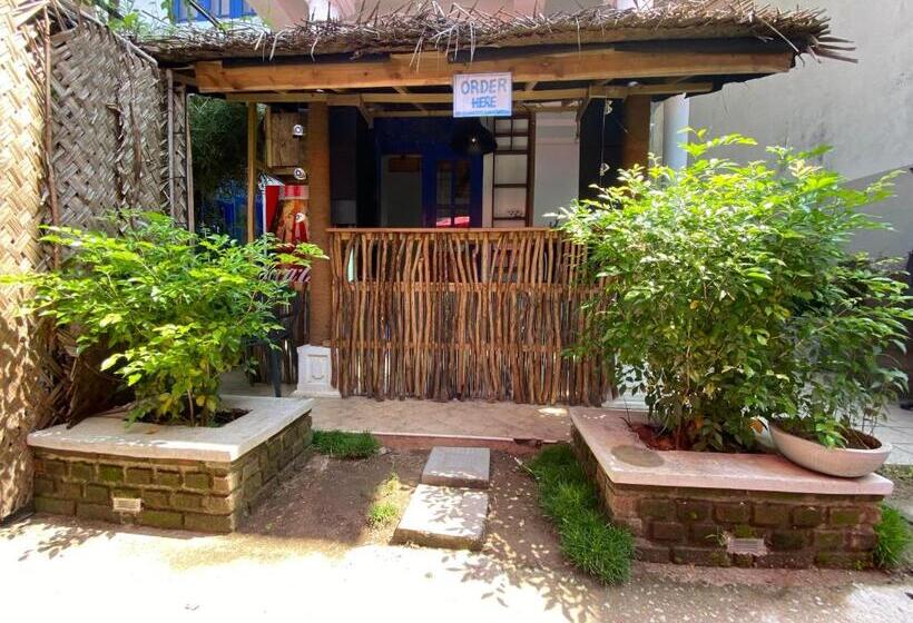 Seconds Hostel   Colombo