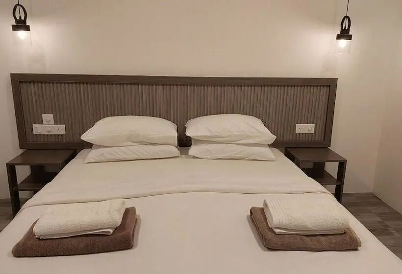 پانسیون Nirili Villa