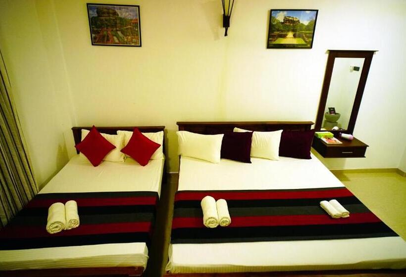 בית מלון כפרי Airport 4 Season Transit