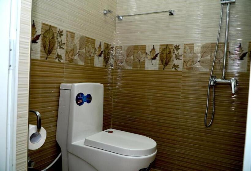 בית מלון כפרי Airport 4 Season Transit