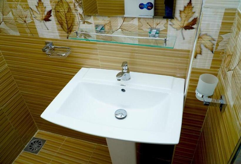 בית מלון כפרי Airport 4 Season Transit