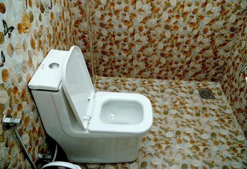 בית מלון כפרי Airport 4 Season Transit