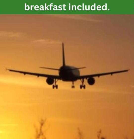 בית מלון כפרי Airport 4 Season Transit