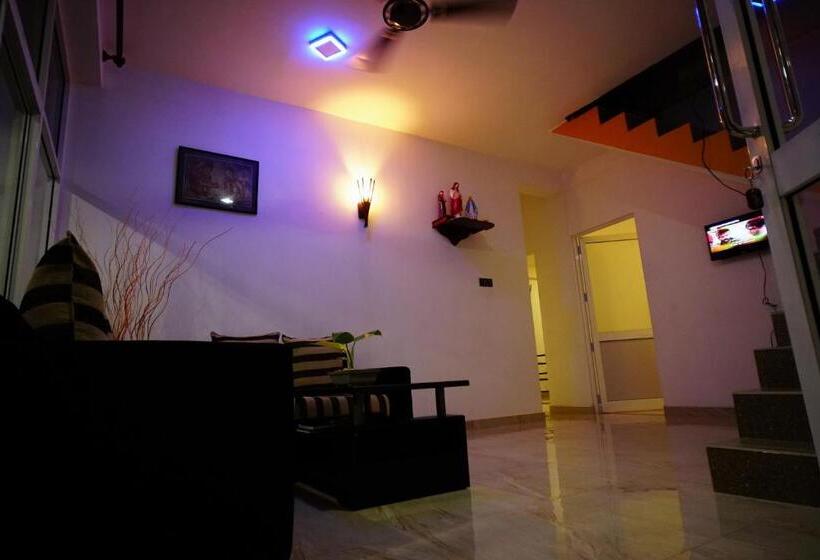 בית מלון כפרי Airport 4 Season Transit