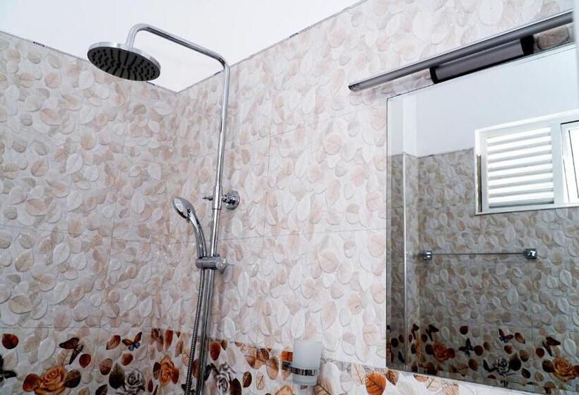 בית מלון כפרי Airport 4 Season Transit