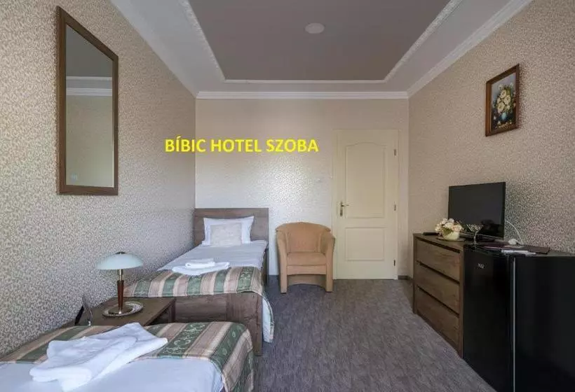 Hotelli Bíbic és Tüskevár étterem és Horgásztó