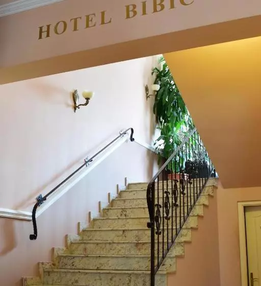 Hotelli Bíbic és Tüskevár étterem és Horgásztó