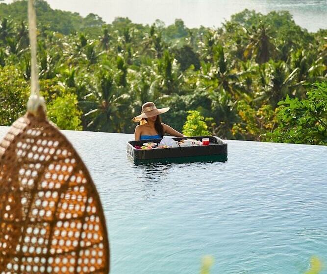 Отель The Acala Shri Sedana