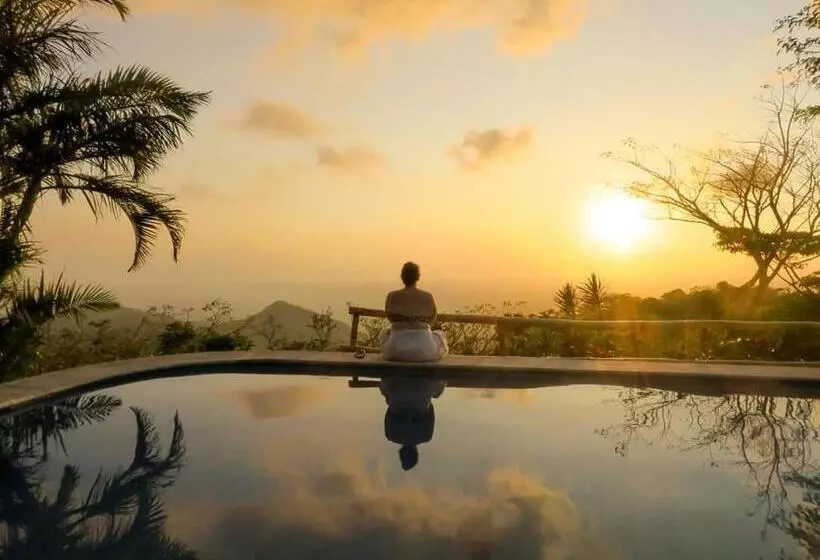 Lomakeskus Domos Mirador Romantic Private Honeymoon Glamping