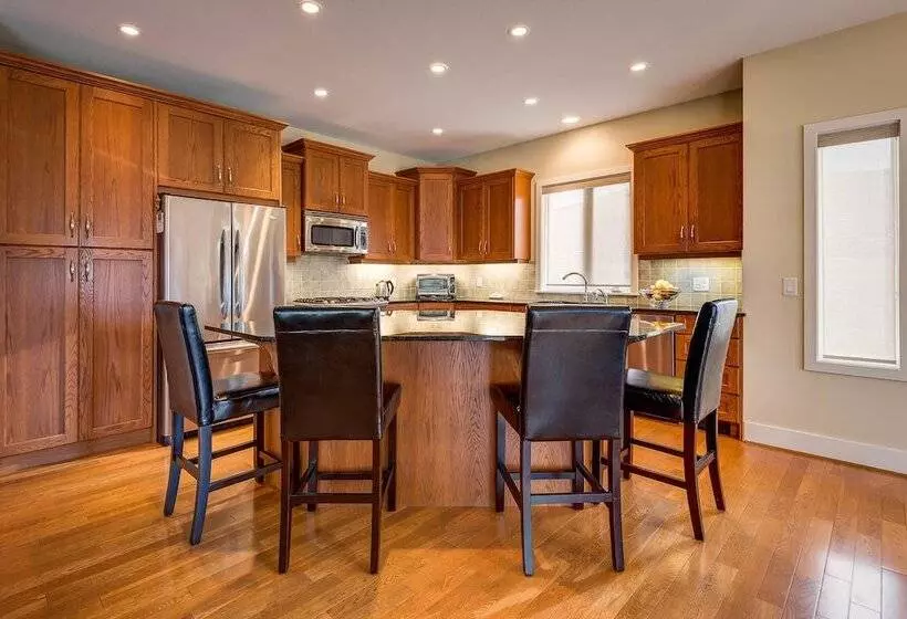 Adela's Bed And Breakfast