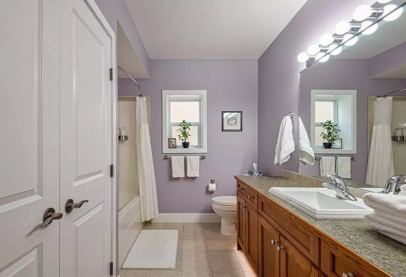 Adela's Bed And Breakfast