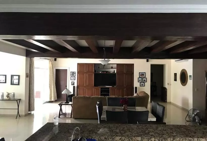 تختخواب و صبحانه Villa Segovia