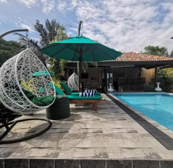 בית מלון כפרי Nature Cabanas & Floating Restaurant