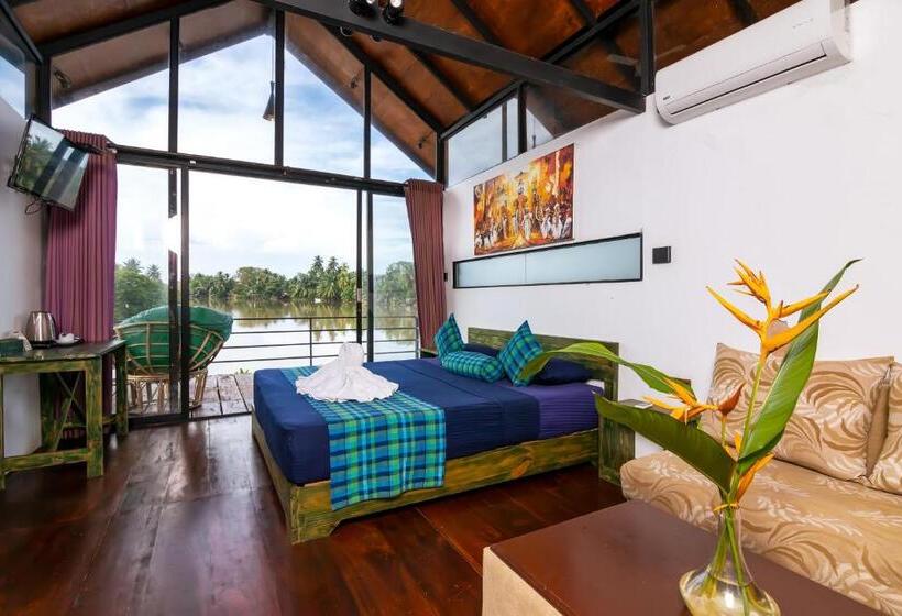 בית מלון כפרי Nature Cabanas & Floating Restaurant