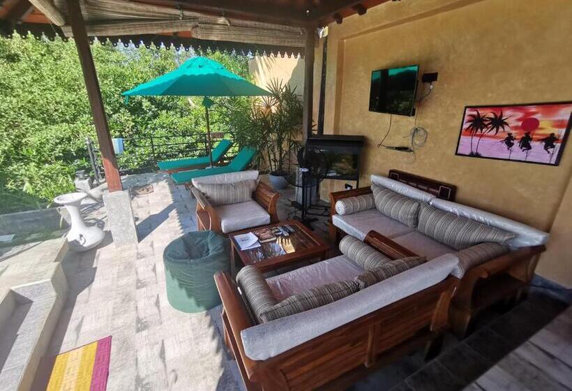 בית מלון כפרי Nature Cabanas & Floating Restaurant