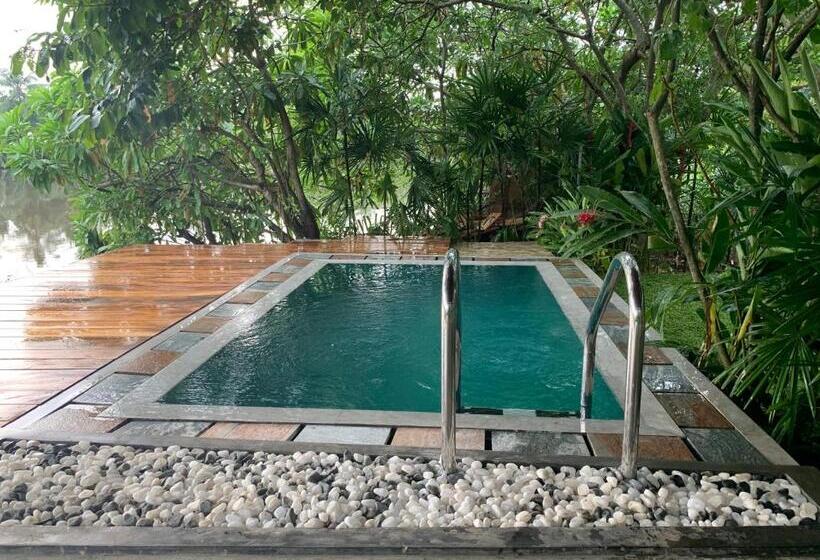 בית מלון כפרי Nature Cabanas & Floating Restaurant