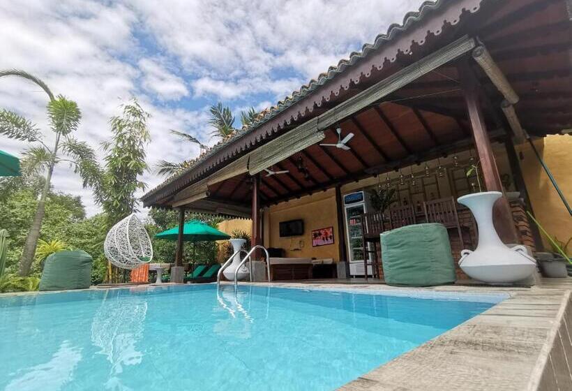 בית מלון כפרי Nature Cabanas & Floating Restaurant