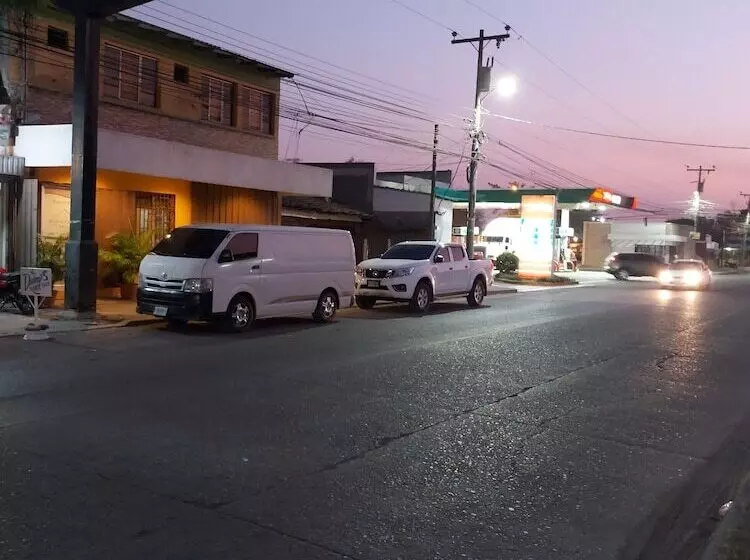 Mados Hotel Aterrizaje