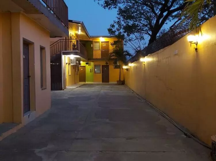 Mados Hotel Aterrizaje