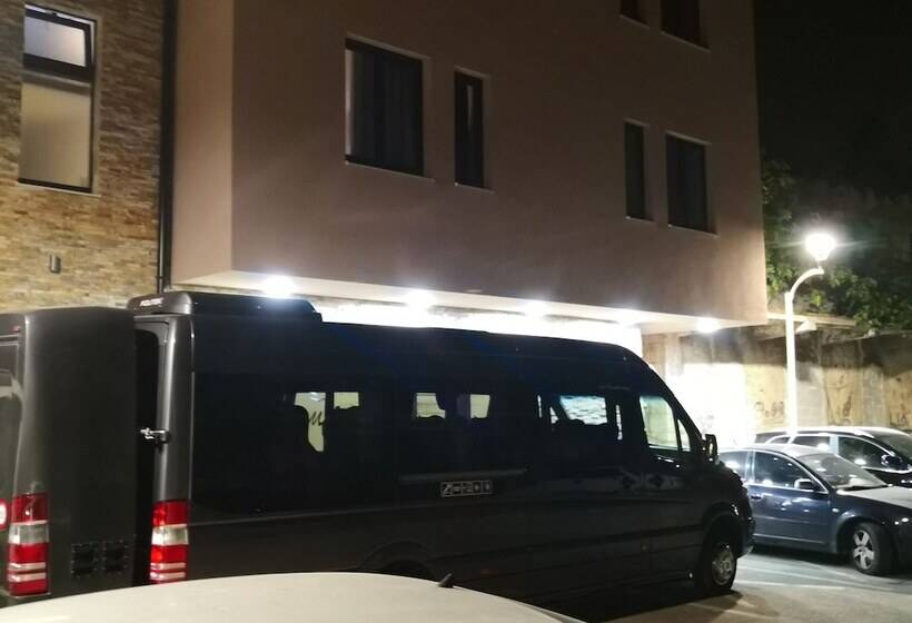 تختخواب و صبحانه & Spa Meydan