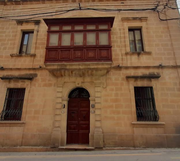 تختخواب و صبحانه Xemx