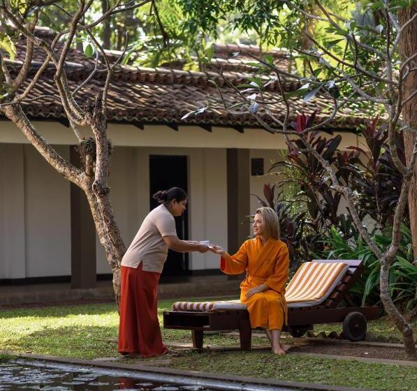 Hotel Heritance Ayurveda   All Meals And Treatments