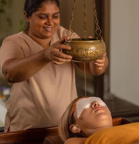 Hotel Heritance Ayurveda   All Meals And Treatments