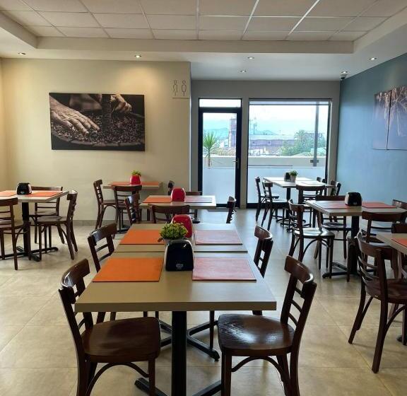 هتل Manso De Velasco