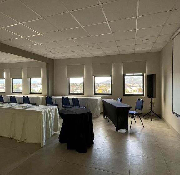 هتل Manso De Velasco